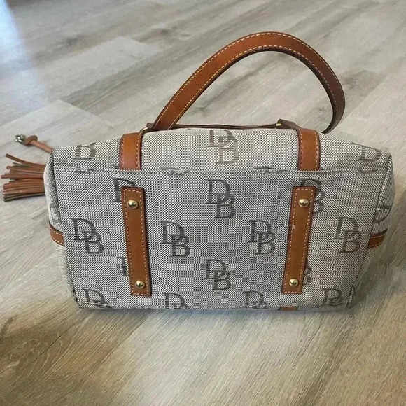 DOONEY & BOURKE Medium Signature Dome Satchel (In Great Conditions) - Picture 3 of 9